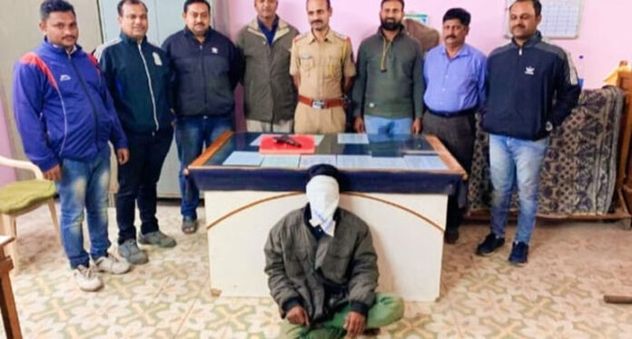 faizpur-arrested-one-with-desi-katta