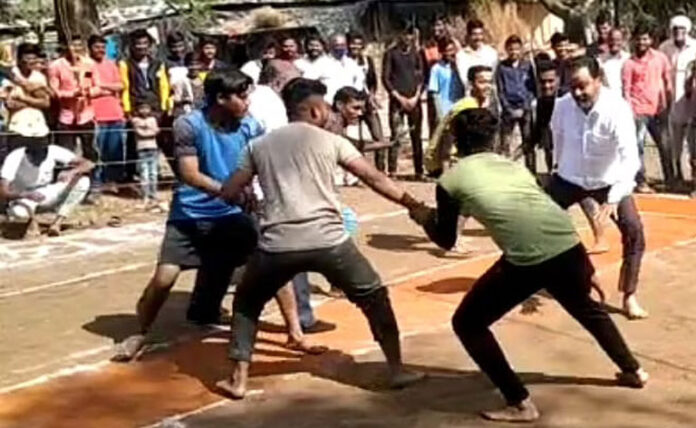 muktainagar-mla-chandrakant-patil-plays-kabbadi