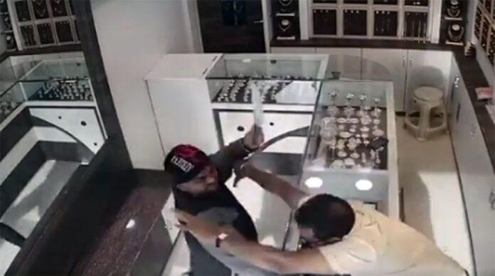 knief-attack-on-jewellery-shop