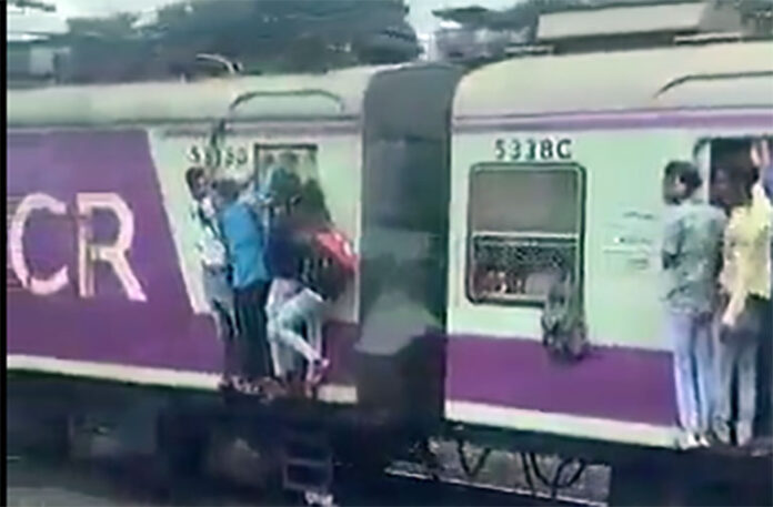 mumbai-local-train-accident
