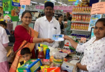 शहादा नवजीवन प्लसतर्फे प्रथम वर्धापनदिनानिमित्त एक लिटर पेट्रोल मोफत navjeevan-plus-petrol-free-yojana