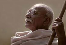 तब्बल ९ चित्रपटात महात्मा गांधी साकारणारा हा कलावंत जगतो आहे संन्यस्त जीवन bollywood-gandhi