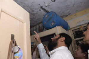 borivali-police-colony-visited-by-cm