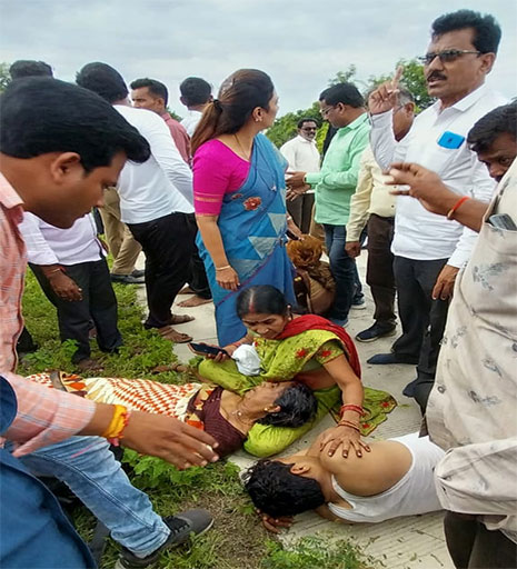 rohinitai rohinitai khadse help injured people