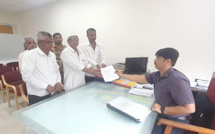 Farmers-warned-of-self-immolation-if-encroachment-in-MIDC-is-not-removed