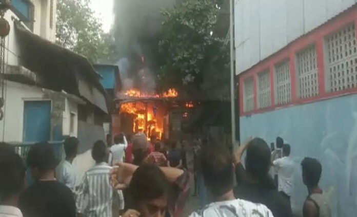 Heavy-fire-breaks-out-at-paper-factory-in-Navi-Mumbai