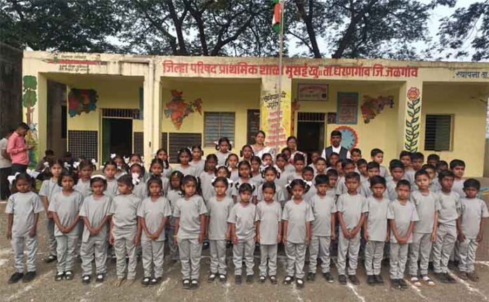 Students-of-Musai-Khu-School-received-sports-dress-on-Republic-Day