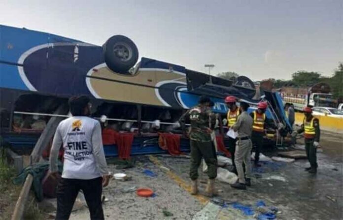 pakistan-bus-accident