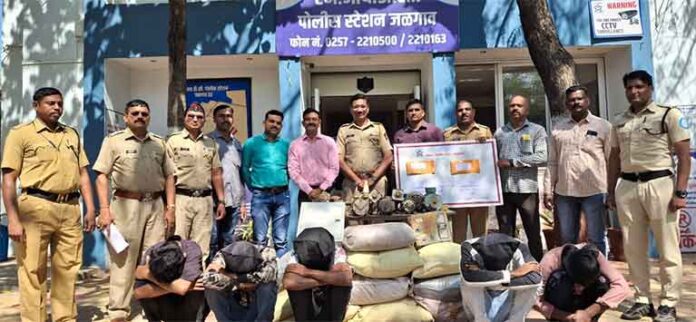 एमआयडीसी पोलिसांनी केल्या जेरबंद