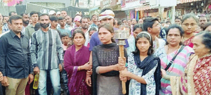 shirdi-candel-march पोलिसच गुन्हेगारांचे आका
