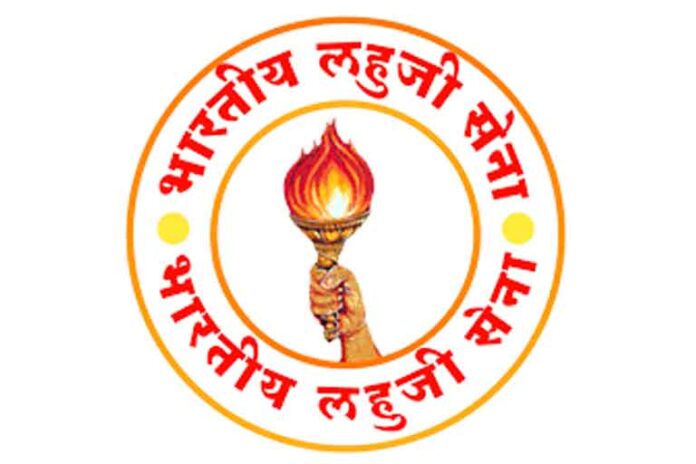 महसूल मंडल अधिकाऱ्याची मनमानी