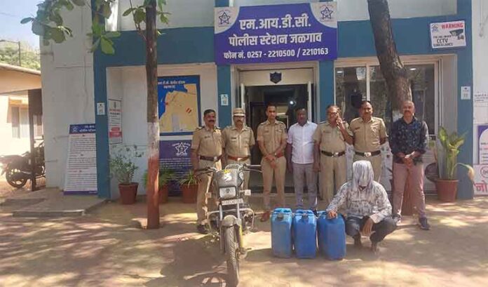 एमआयडीसी पोलिसांनी केला जेरबंद