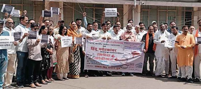 dhule अतिरेकी हल्याच्या निषेधार्थ