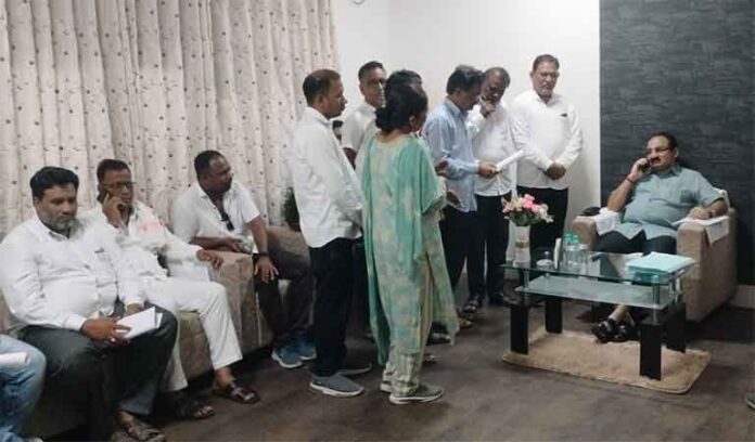 पालकमंत्री मकरंद जाधव
