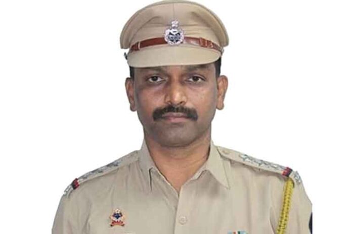 निरीक्षक अमित मनेळ