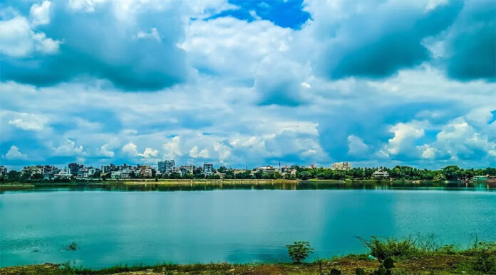 मेहरूण तलावात