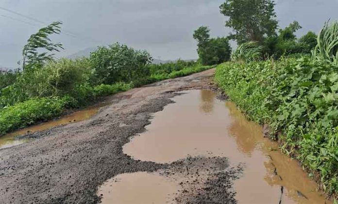 vithewadi रस्त्याची दुरावस्था
