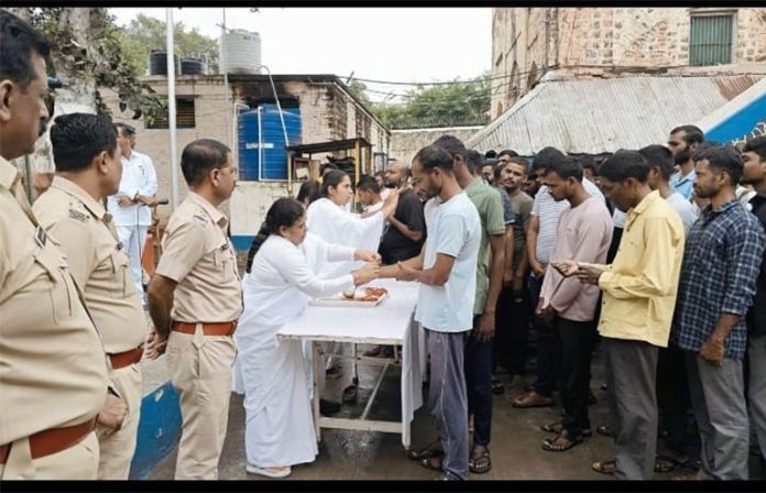 कारागृहात रक्षाबंधन