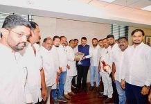 पंढरपूरच्या विकासासाठी उपनगराध्यक्षांसह नगरसेवकांचे मुख्यमंत्र्यांना साकडे पंढरपूर