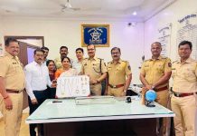 नौपाडा पोलिसांची कौतुकास्पद कामगिरी; ८० सीसीटीव्ही कॅमेरे तपासून रिक्षात विसरलेले १५ तोळे सोने तक्रारदाराला मिळवून दिले नौपाडा पोलिसांची