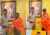 साई आश्रम प्रसादालय परिसरात सापडलेली मोबाईल व रोख रक्कमेची बॅग सुरक्षा रक्षकाने प्रामाणिकपणे केली परत साई आश्रम