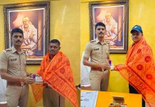साई आश्रम प्रसादालय परिसरात सापडलेली मोबाईल व रोख रक्कमेची बॅग सुरक्षा रक्षकाने प्रामाणिकपणे केली परत साई आश्रम