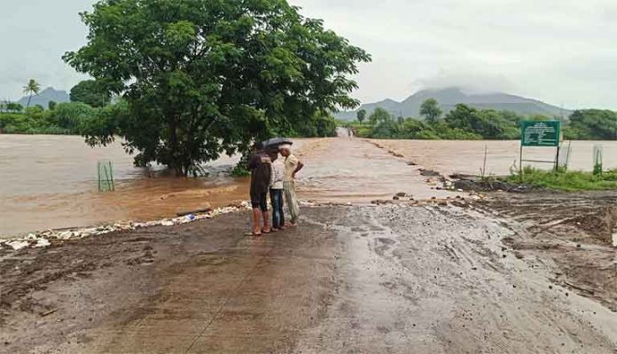 गिरणा नदीला महापूर