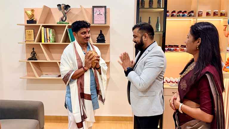 रीबॉर्न वूमन केअर क्लिनिक