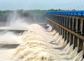 जळगाव जिल्ह्यातील तापी नदीला महापूर : हतनूर धरणाचे २२ दरवाजे १ मीटरने उघडले जळगाव तापी नदी हतनूर धरण
