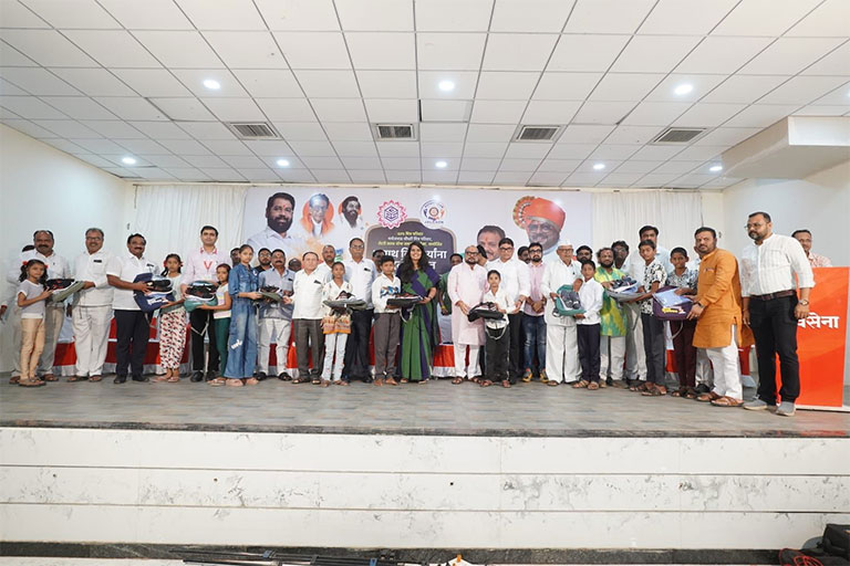  गुलाबराव पाटील