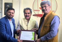 डॉ. गोरक्ष धोत्रे यांची युगांडाच्या ‘ग्लोबल ॲम्बेसेडर’पदी नियुक्ती; कामगार, माध्यम व सामाजिक क्षेत्रातील उल्लेखनीय कार्याची आंतरराष्ट्रीय स्तरावर दखल डॉ. गोरक्ष धोत्रे