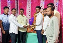 चंदूअण्णा नगरातील शिवगंगा मित्र मंडळाच्या गणेश आरतीस हर्षवर्धन खैरनार यांची उपस्थिती चंदूअण्णा नगरातील