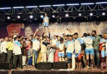 वडूजमध्ये पहिल्यांदाच सर्वात मोठा दहीहंडी उत्सव उत्साहात संपन्न दहीहंडी
