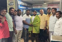 रिक्षाच्या स्टेअरिंगवरून न्यायालयाच्या आवारात: शिर्डीच्या आकाश जाधव यांची गरुडभरारी; रिक्षा चालवत पूर्ण केली एलएल.बी. शिर्डीच्या आकाश जाधव