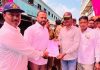 रस्ता केसबाबत माजी सैनिक सतीश काळे यांचे मंत्री जयकुमार गोरेंना निवेदन जयकुमार गोरें