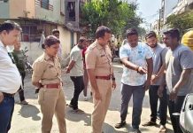कोल्हापुरात नवरात्रोत्सवाच्या आरतीवरून राडा; राजारामपुरीत रिव्हॉल्व्हरमधून गोळीबार करणाऱ्या मंडळाच्या अध्यक्षाला अटक रिव्हॉल्व्हरमधून गोळीबार