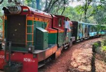 पर्यटकांसाठी खुशखबर! नेरळ-माथेरान ‘मिनी ट्रेन’ उद्यापासून पुन्हा रुळावर; मध्य रेल्वेकडून वेळापत्रक जाहीर नेरळ-माथेरान 'मिनी ट्रेन'