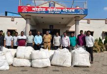 स्थानिक गुन्हे शाखेची धडाकेबाज कामगिरी; सोलापुरात ५८० किलो प्रतिबंधित सुगंधित तंबाखूसह देशी-विदेशी दारू जप्त देशी-विदेशी दारू जप्त
