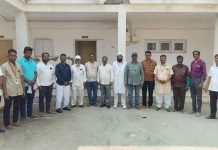 घरकुल प्रकरणी पत्रकार सुरक्षा समिती आक्रमक दिवाळी पाडवा दिवशी काळी टोपी काळी फीत लावून जिल्हाधिकारी कार्यालय समोर आंदोलन पत्रकार सुरक्षा समिती