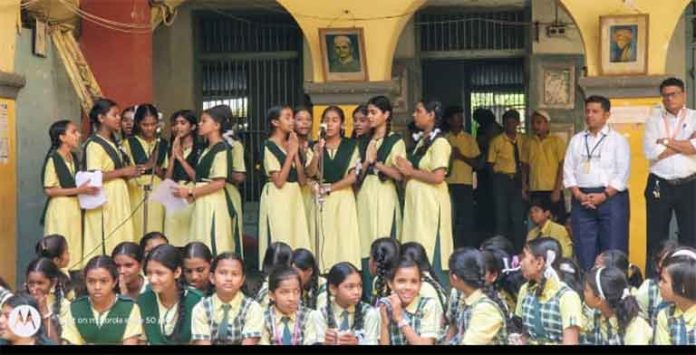 आर. आर. विद्यालयात