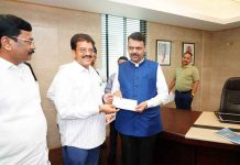 मुख्यमंत्री सहायता निधीसाठी आमदार राजूमामा भोळे यांच्याकडून २ लाखांचा धनादेश सुपूर्द राजूमामा भोळे